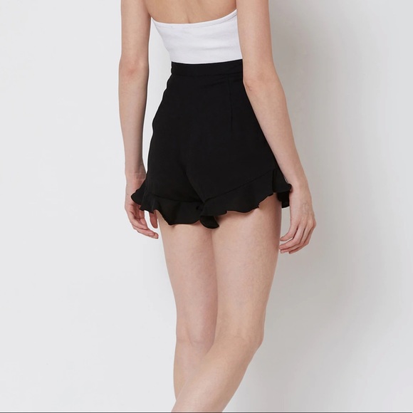 Black shorts - Picture 2 of 9